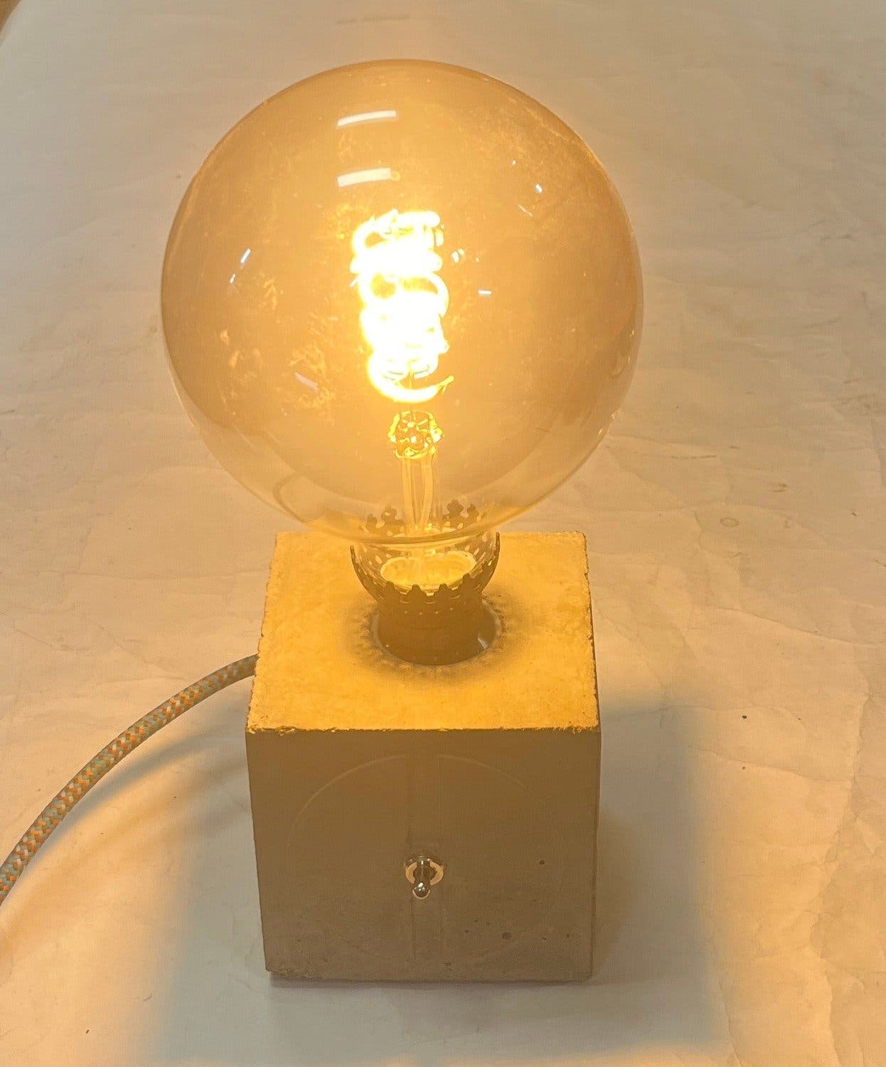Designlampa cement / betong E27 27x10x9,5cm inkl glödlampa