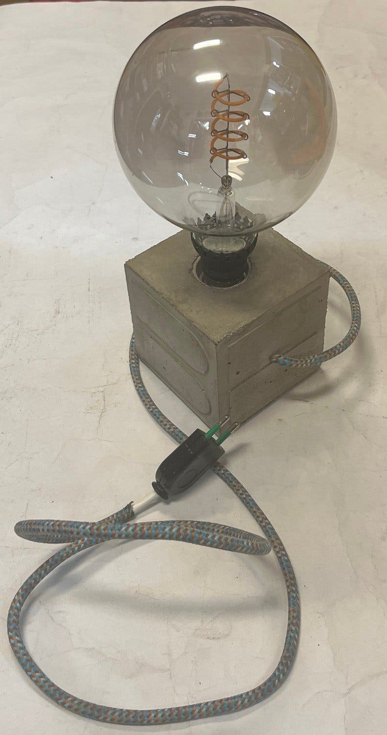Designlampa cement / betong E27 27x10x9,5cm inkl glödlampa