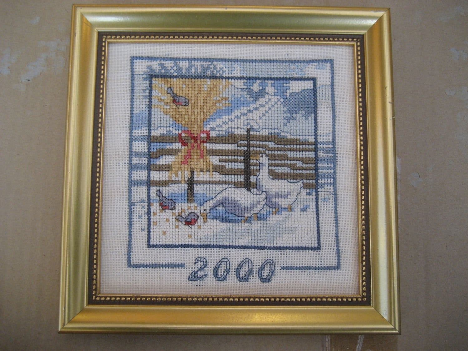Tavla handsydd med motiv på fåglar - Årstavla 2000