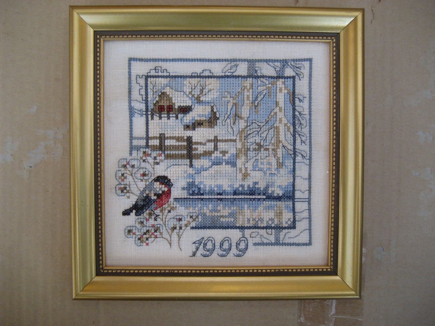 Tavla handsydd med motiv på vinterlandskap - Årstavla 1999
