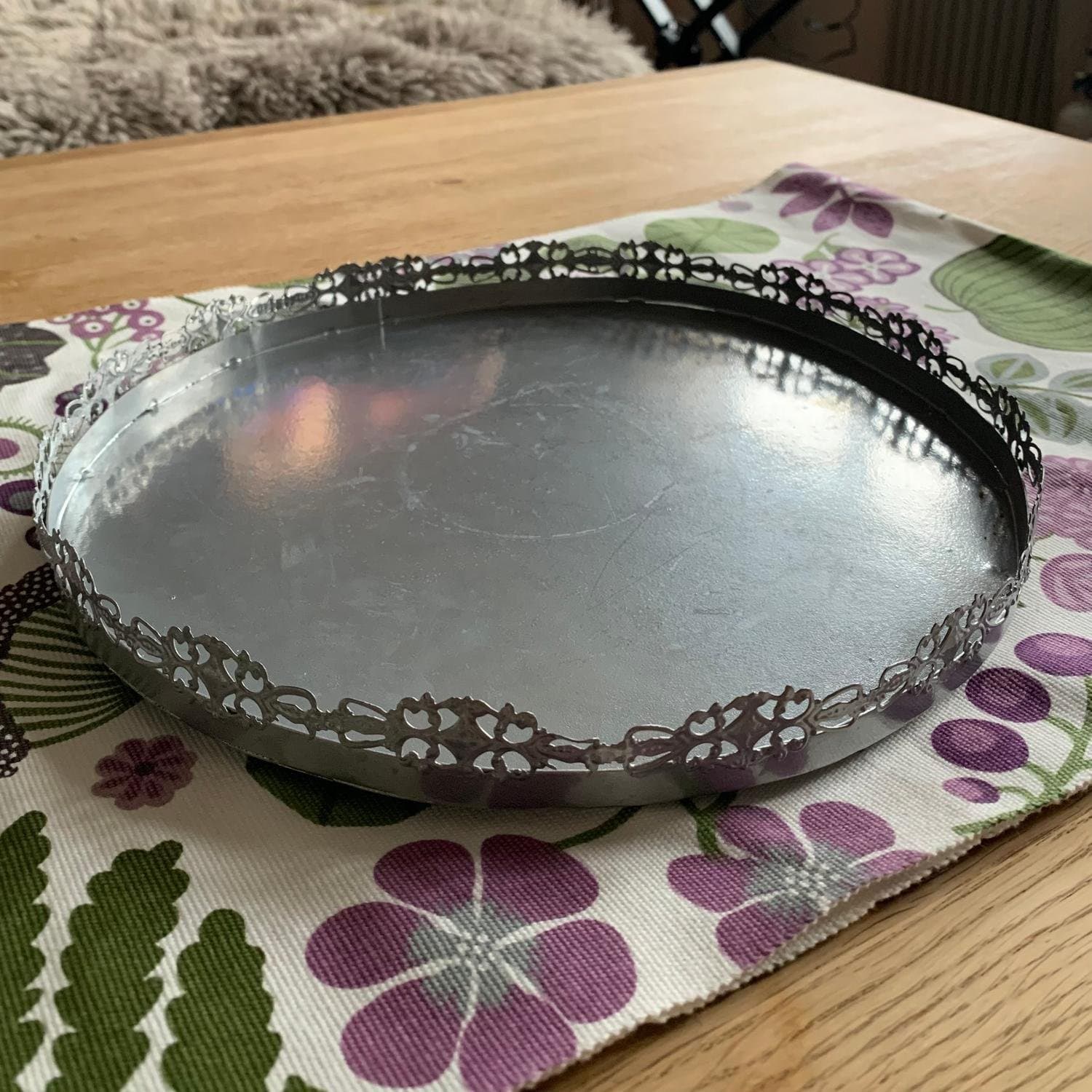 Rund serverings bricka, metall