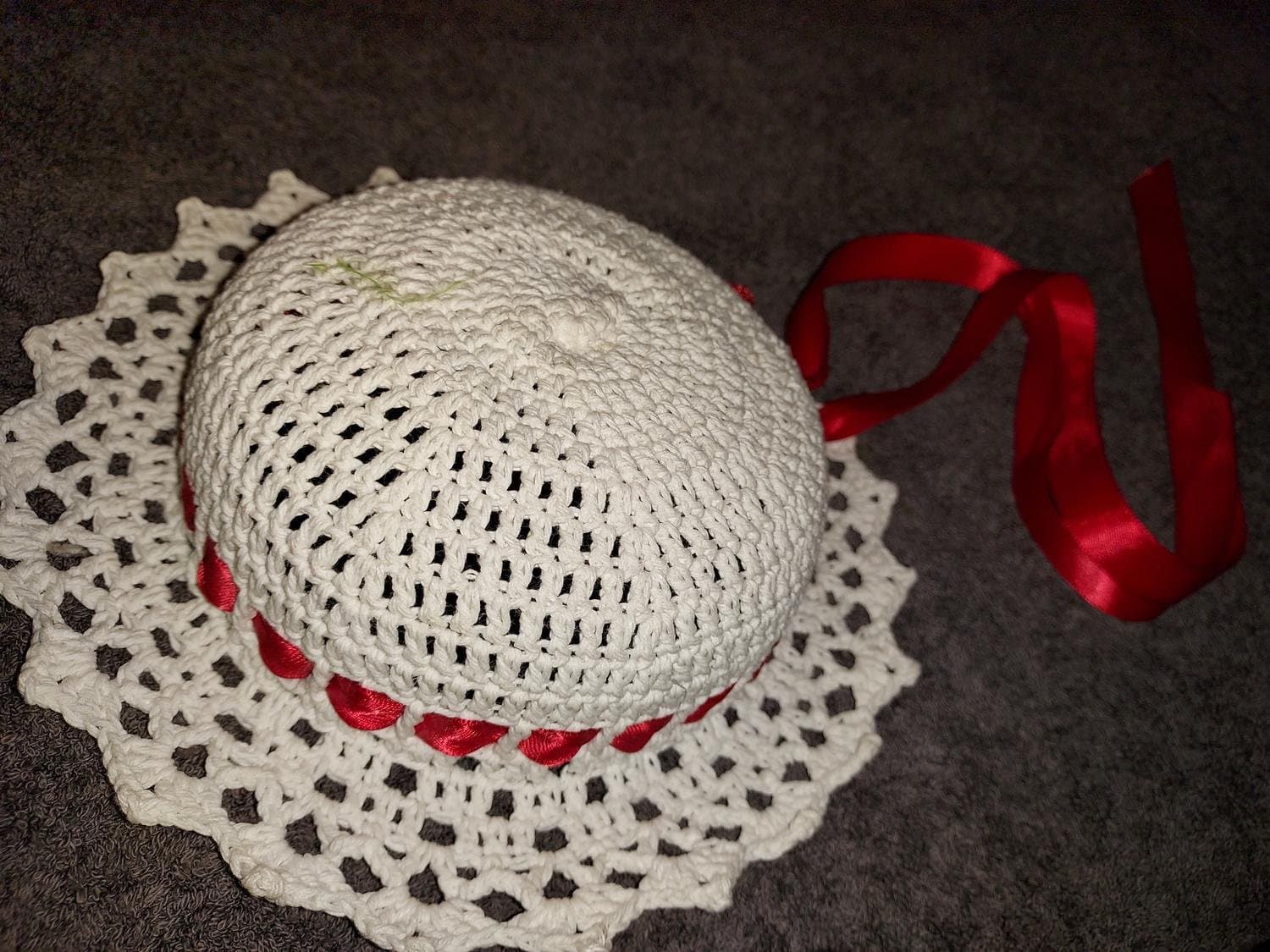 Väggdekoration hatt virkad vit Diameter 18 cm !