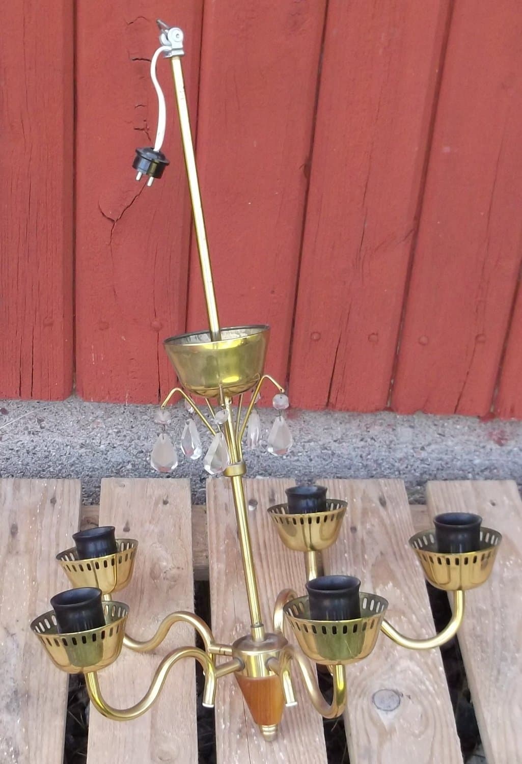 Taklampa av mässing, prismor, trä och 5 lamphållare