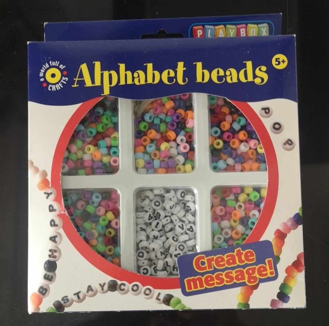 Playbox Alphabet beads med extra paket snöre