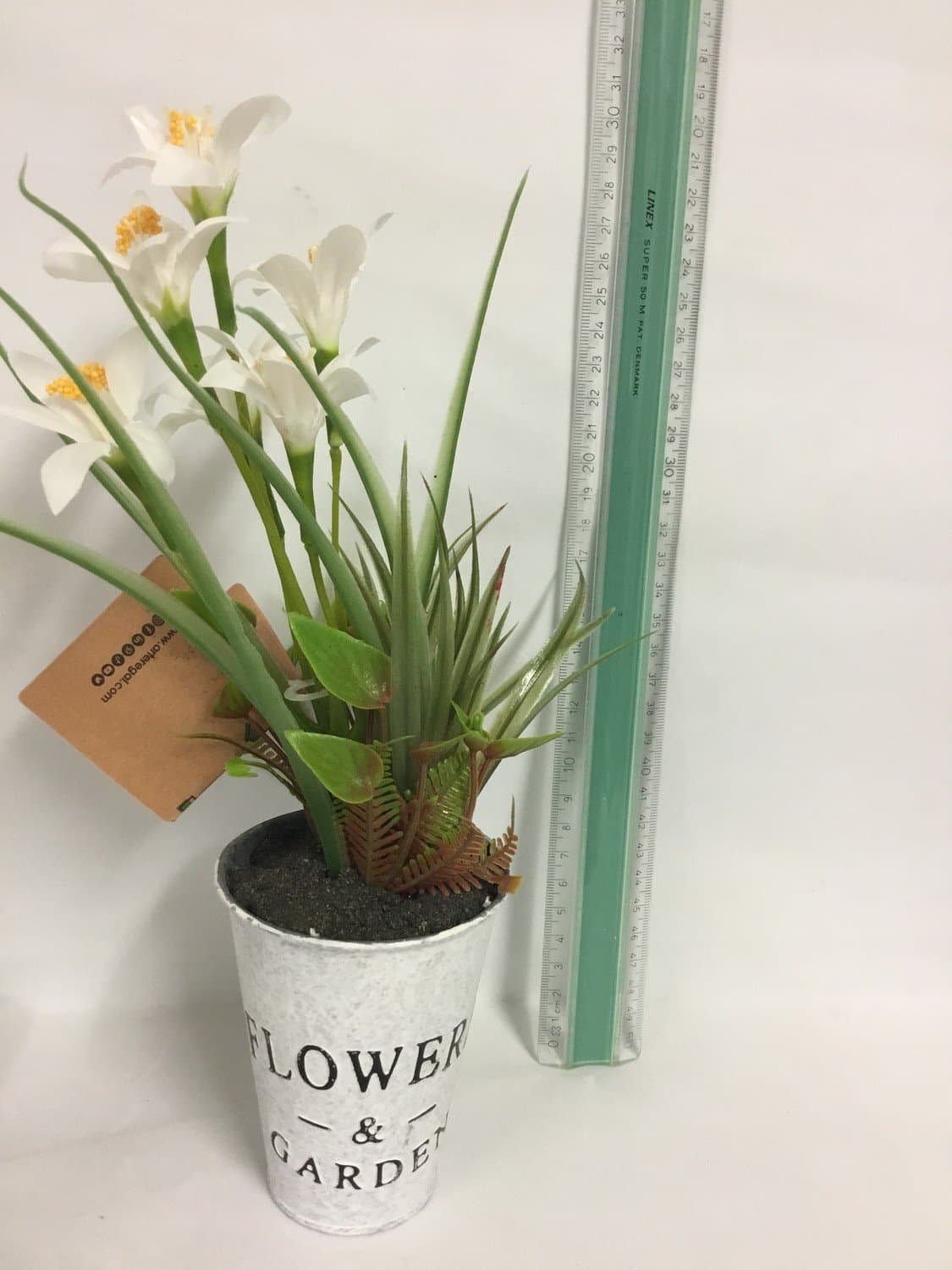 Konstgjord växt / Vita blommor och grönt i fin kruka