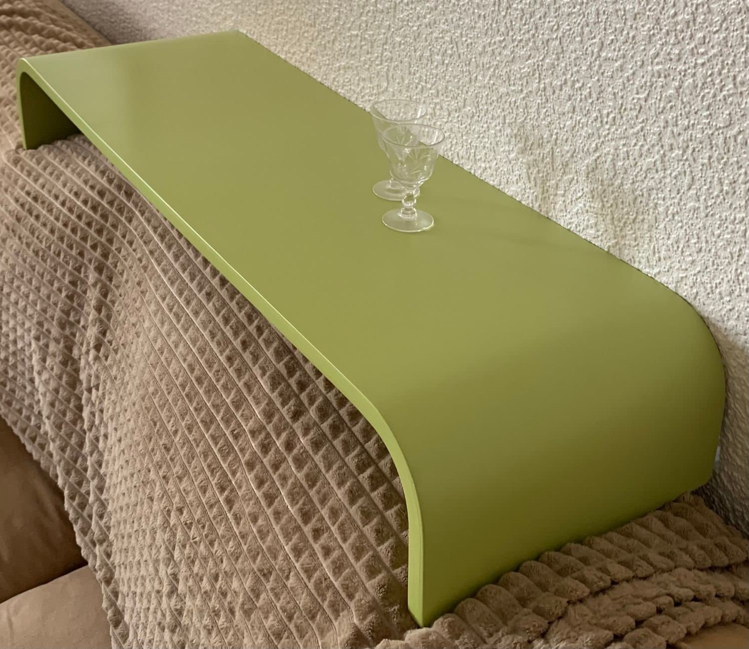 Grön hylla, limegrön hylla ett plan