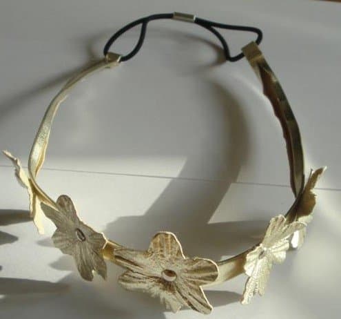 Vacker hårband diadem blommor guld färg, ny