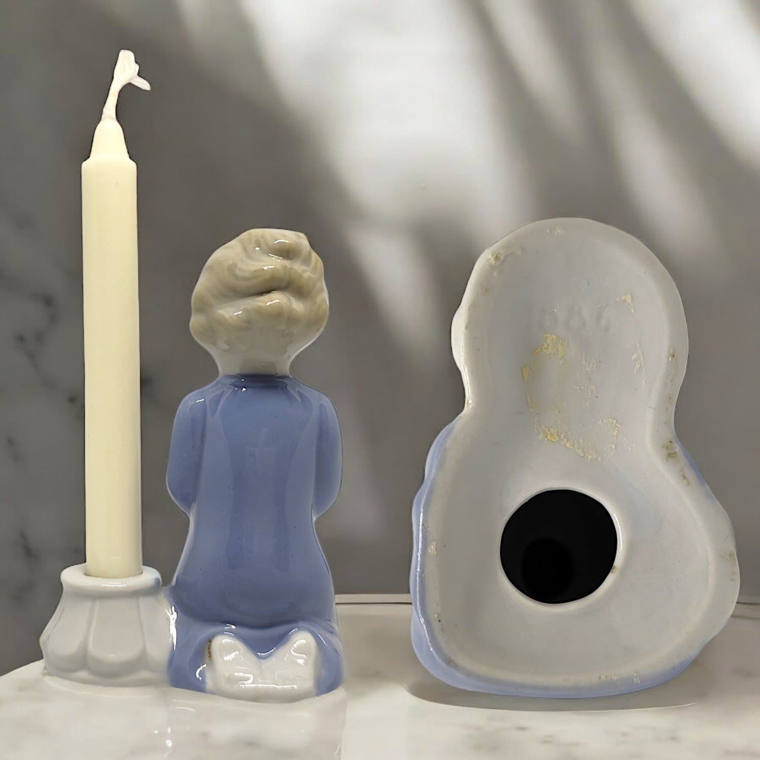 Porslins pojke ljushållare från 60 talet.