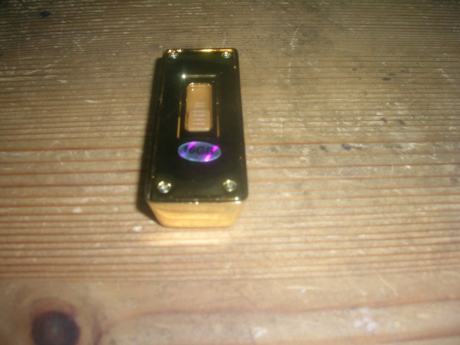 Guldtacka modell USB minne 16 GB