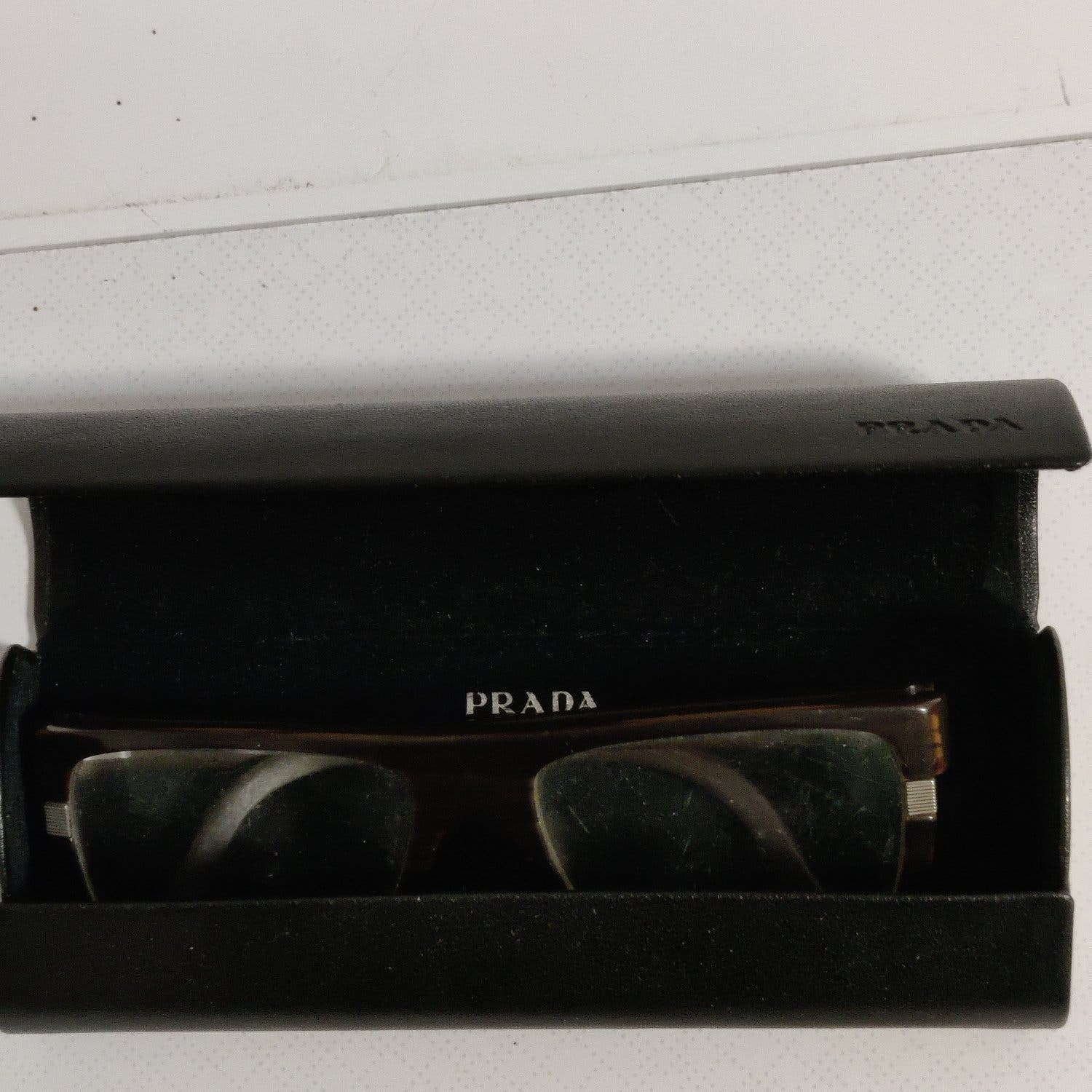 PRADA glasögon vintage med fodral modell VPR 021?