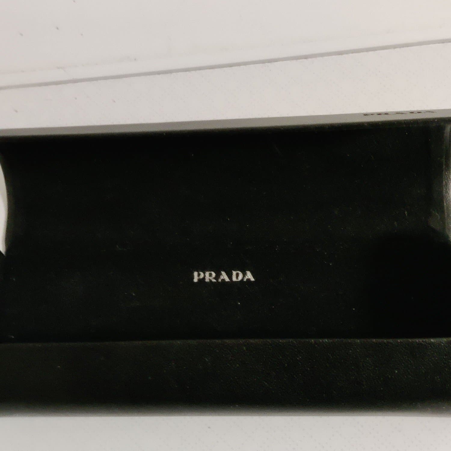 PRADA glasögon vintage med fodral modell VPR 021?