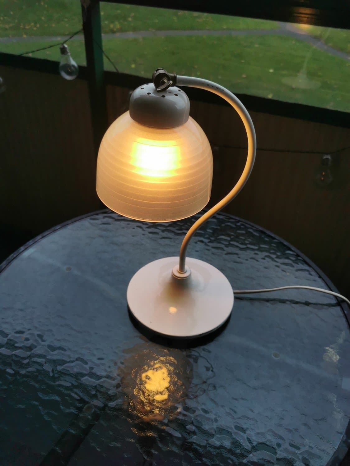 Lampa vit tung svensk metall och glaskupa - IVARS IA-610