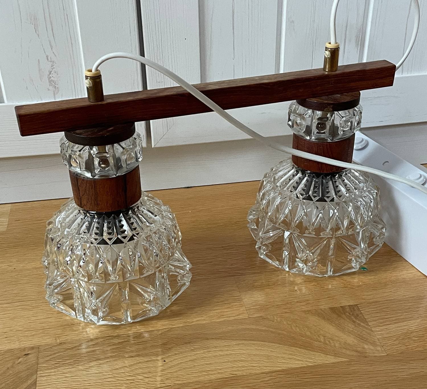 retro Taklampa dubbelskärm i glas ,Teak 60tal