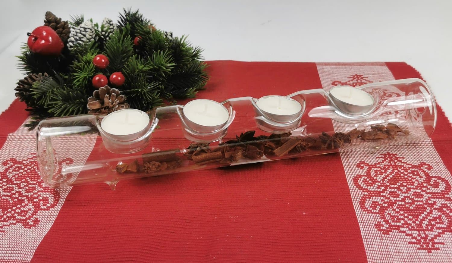 Ljushållare för 4st värmeljus - sprider skön arom. Värmeljus. Cederträ.