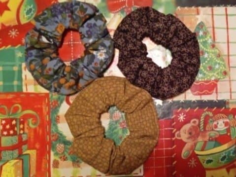 Nysydda scrunchie hårsnoddar