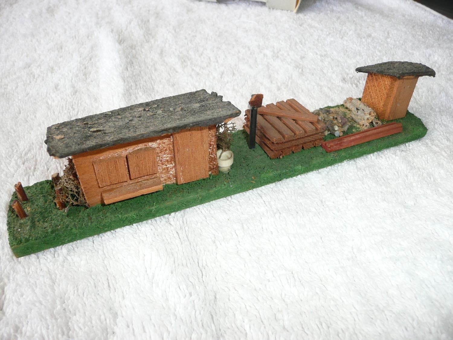 Modelljärnväg H0 litet Diorama med bod, dass mm