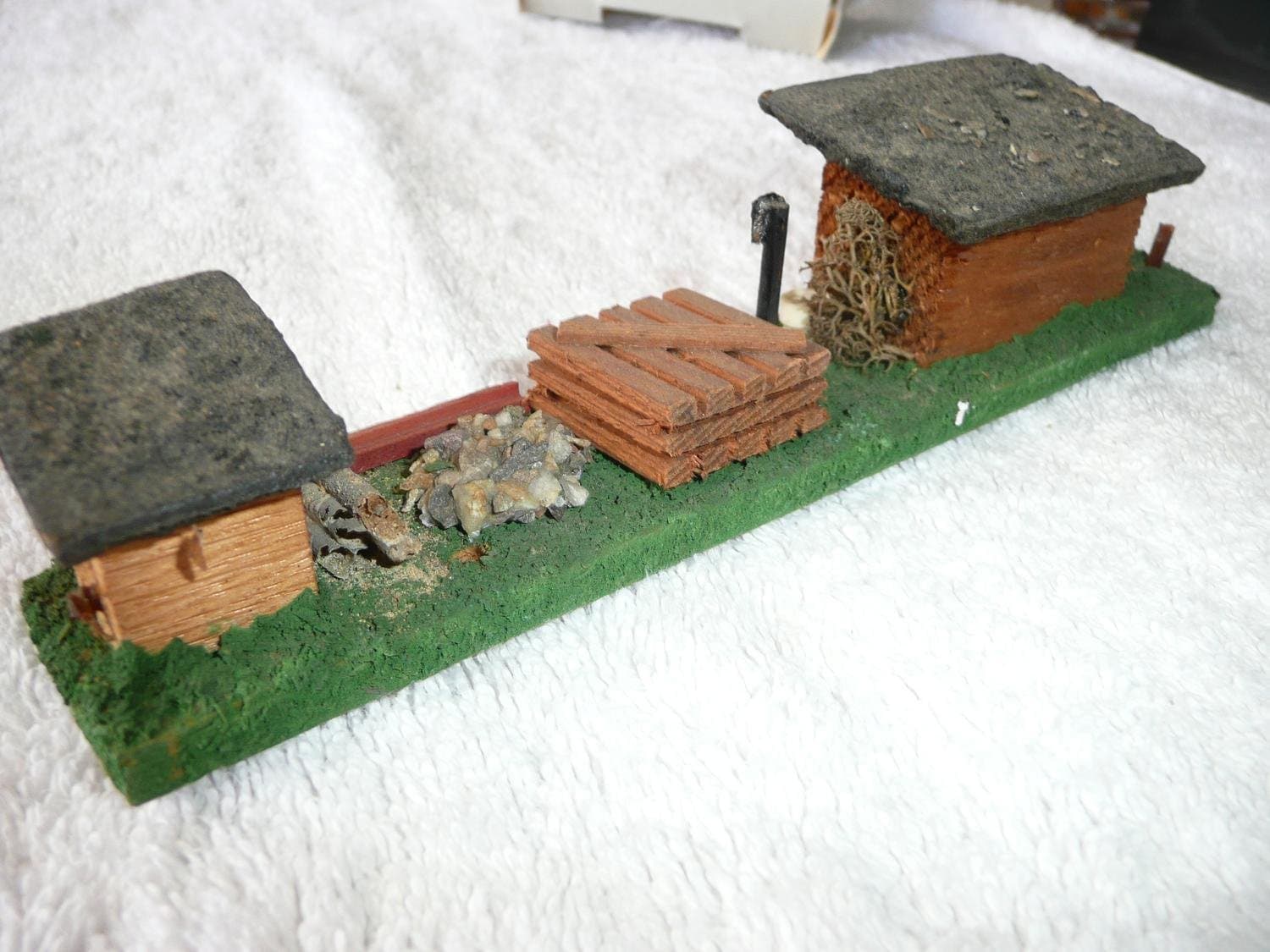 Modelljärnväg H0 litet Diorama med bod, dass mm