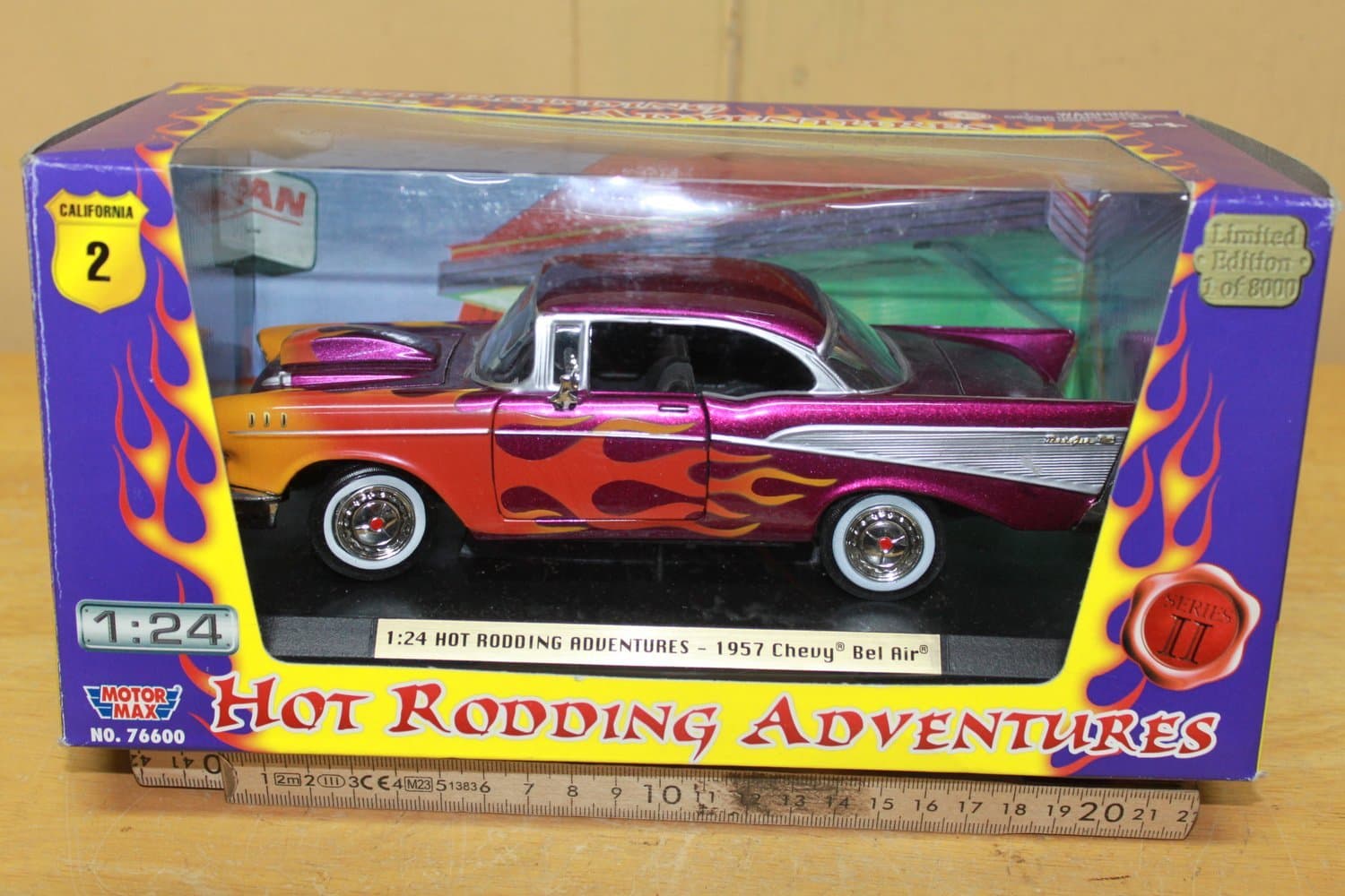 Motormax 1957 Chevrolet Bel Air Hot Rodding Adventures 1:24