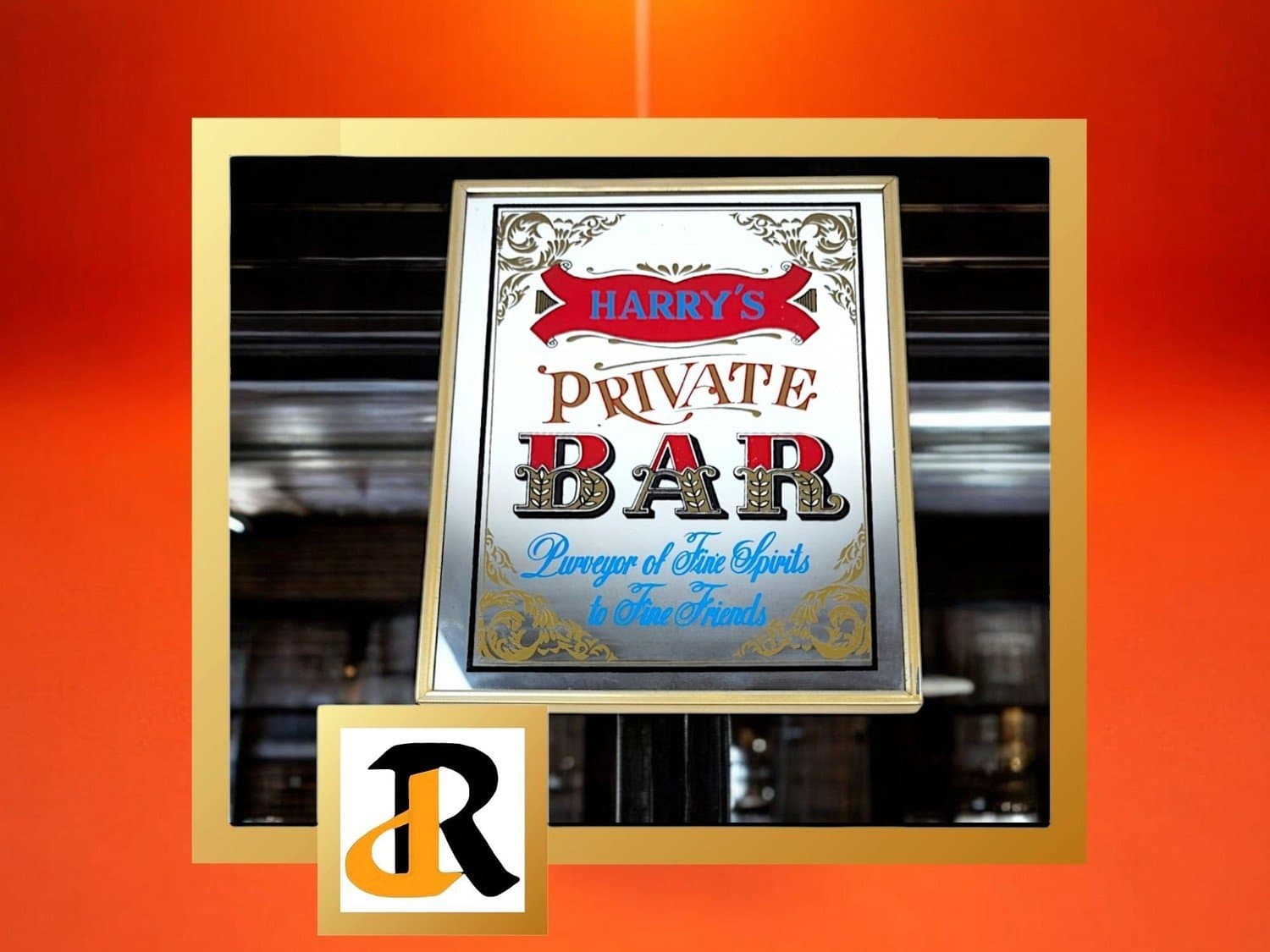 En dekorativ spegel tavla med texten Harrys Private Bar
