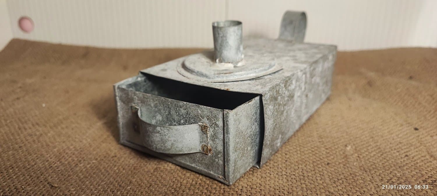 Kammarljusstake/Ljuslåda i plåt