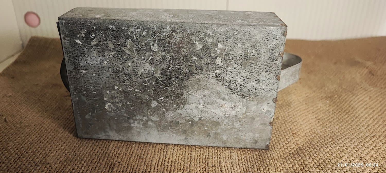 Kammarljusstake/Ljuslåda i plåt