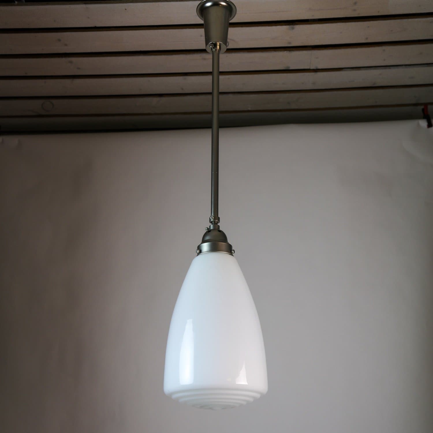 Klassisk Art deco jugend sekelskifte, opalglas, metall, justerbar teleskopstång