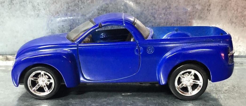 Boley Corp 2000 Chevrolet SSR 1:32