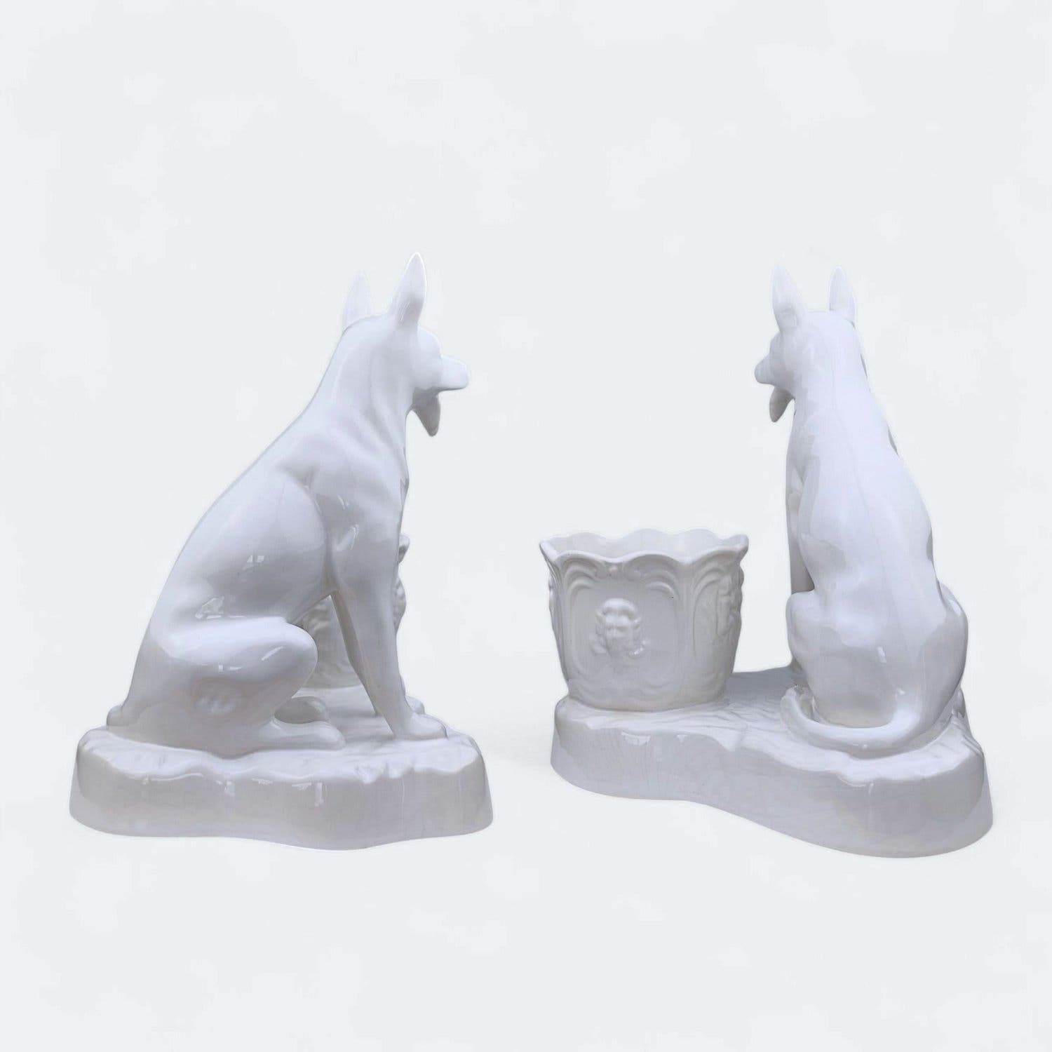 70-tals Pereiras Valado porcelain kruka. Tillverkad i Portugal. hund med kruka