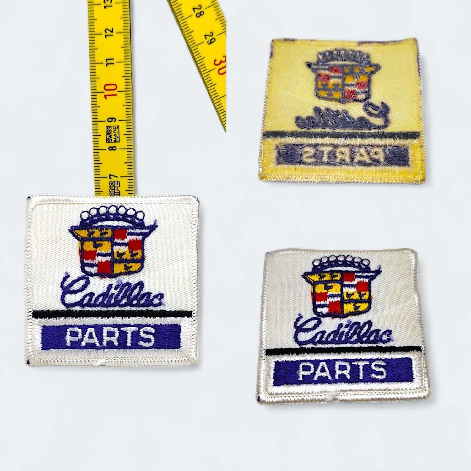 Cadillac vita, blå, röda, gula tygmärken patch
