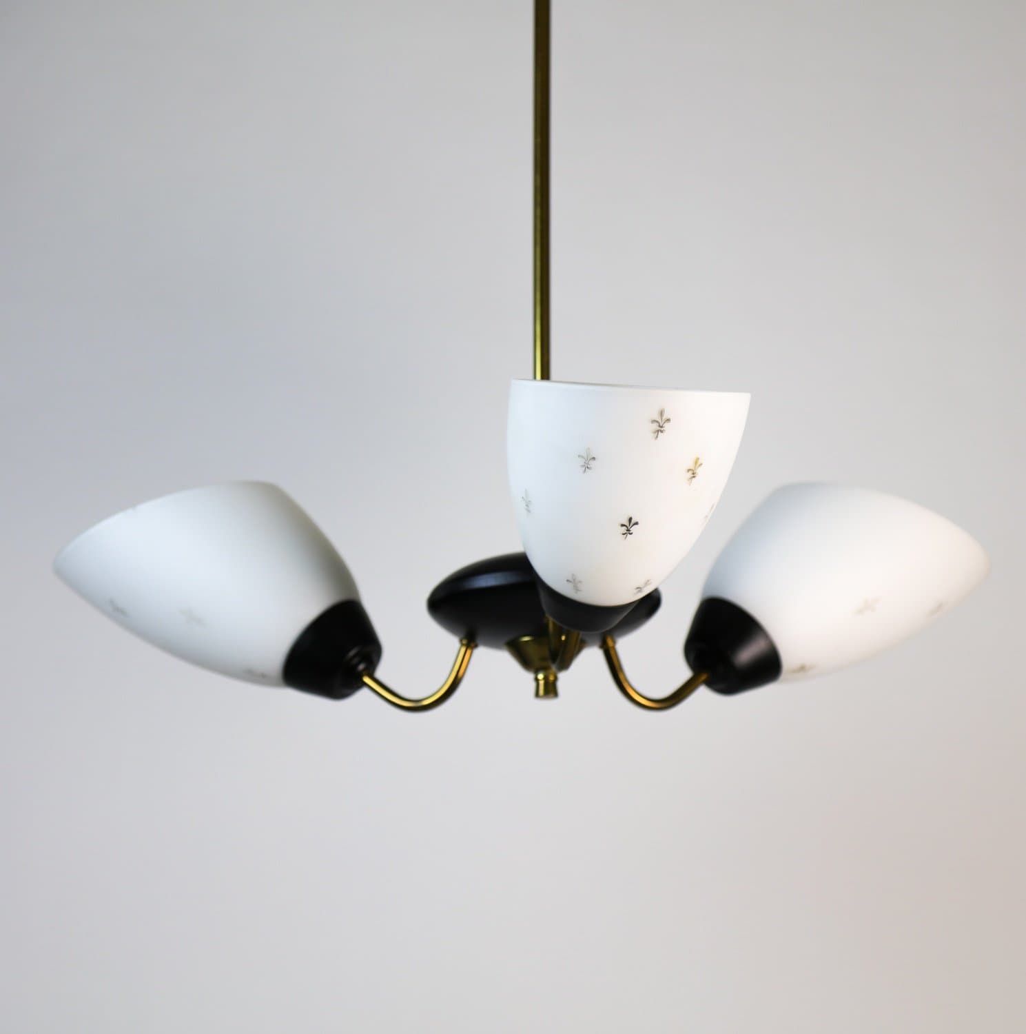 Takkrona Skandinavisk Mid-Century Modern, 50-tal. Metall, Mässing och Opalglas