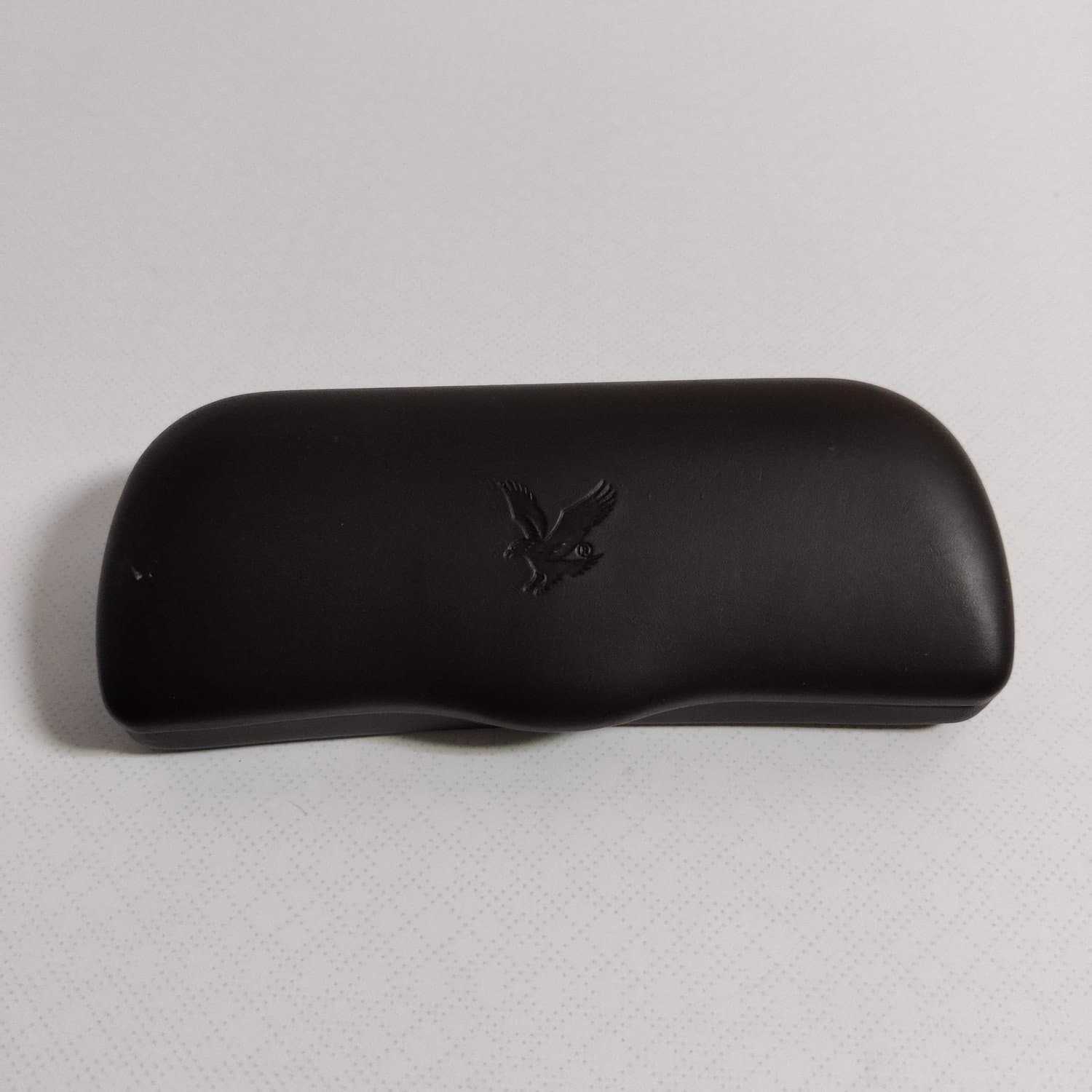 Lyle & Scott mörkt bruna glasögonfodral stilfull logga