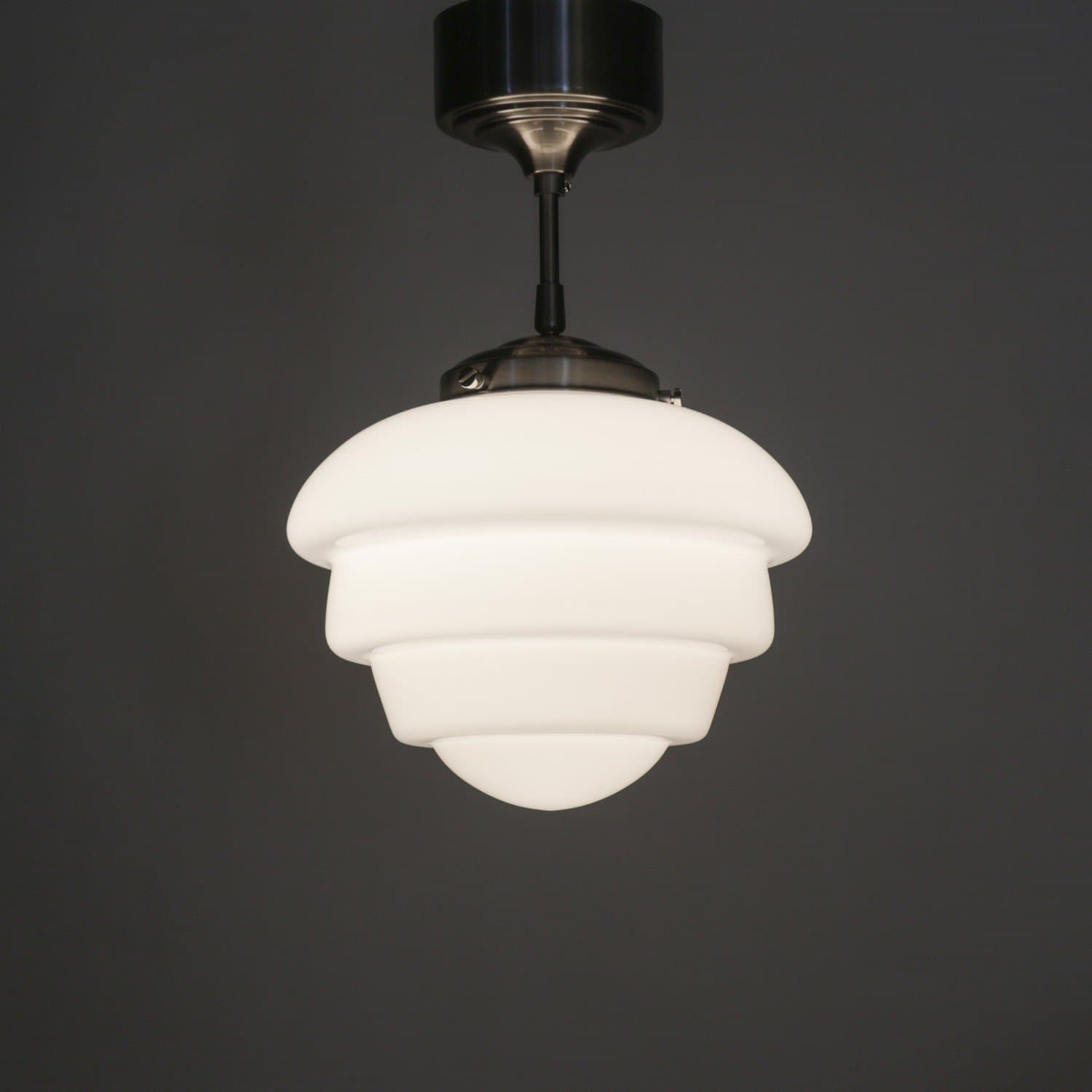 Klassisk Art deco – funkis taklampa, Opalglas kotte och metall. Nyskick.