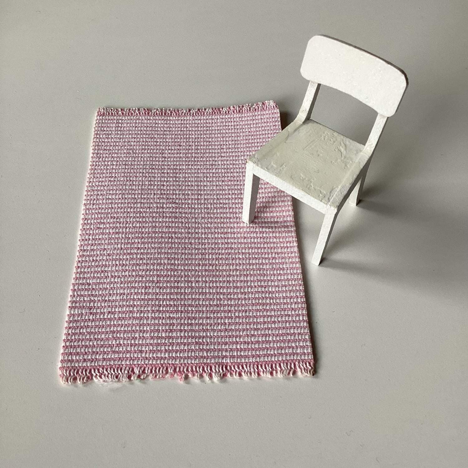 Rosa vit smalrandig matta till Lundby Dockskåp Av vintagetyg 11,5x7 cm Nygjord