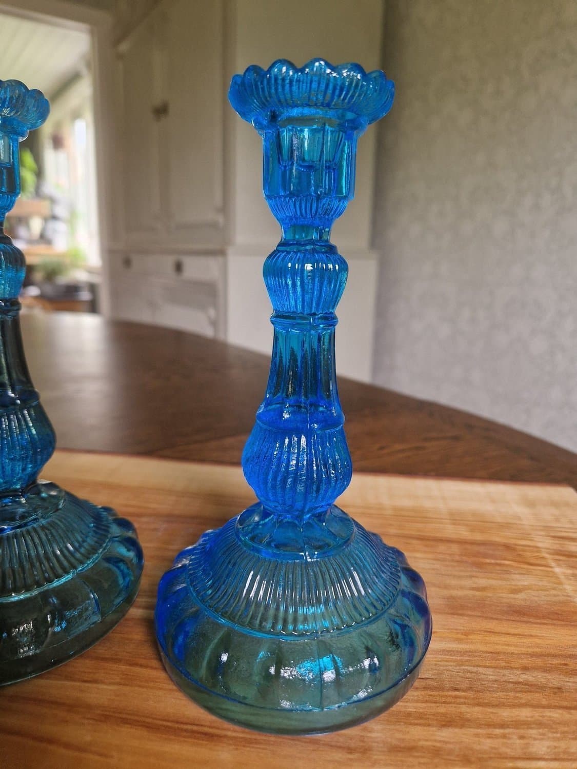 Ett par vackra Blå Glas Ljusstakar I pressglas 50-60 tal RETRO VINTAGE