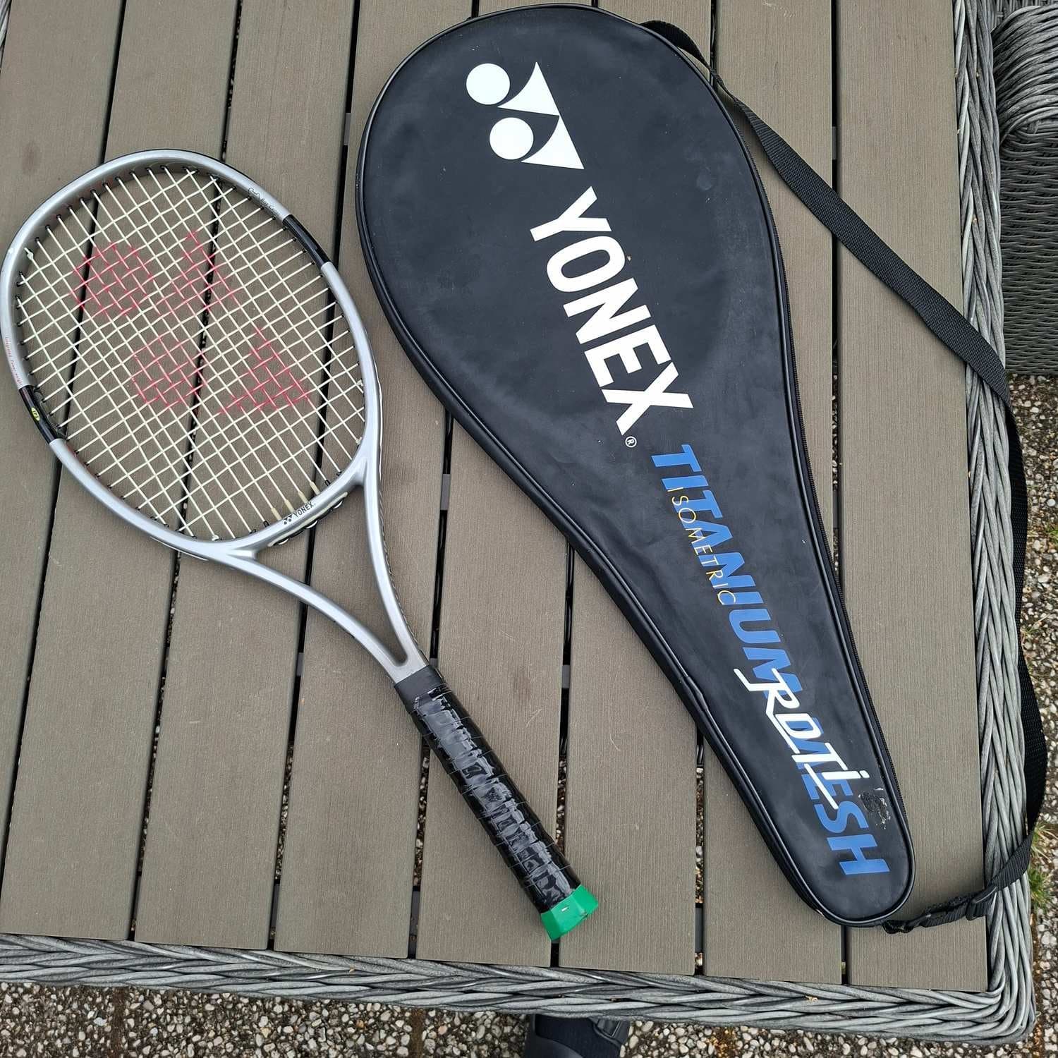 YONEX RD TI 30 Titanium Mesh Tennisracket m fodral silver svart