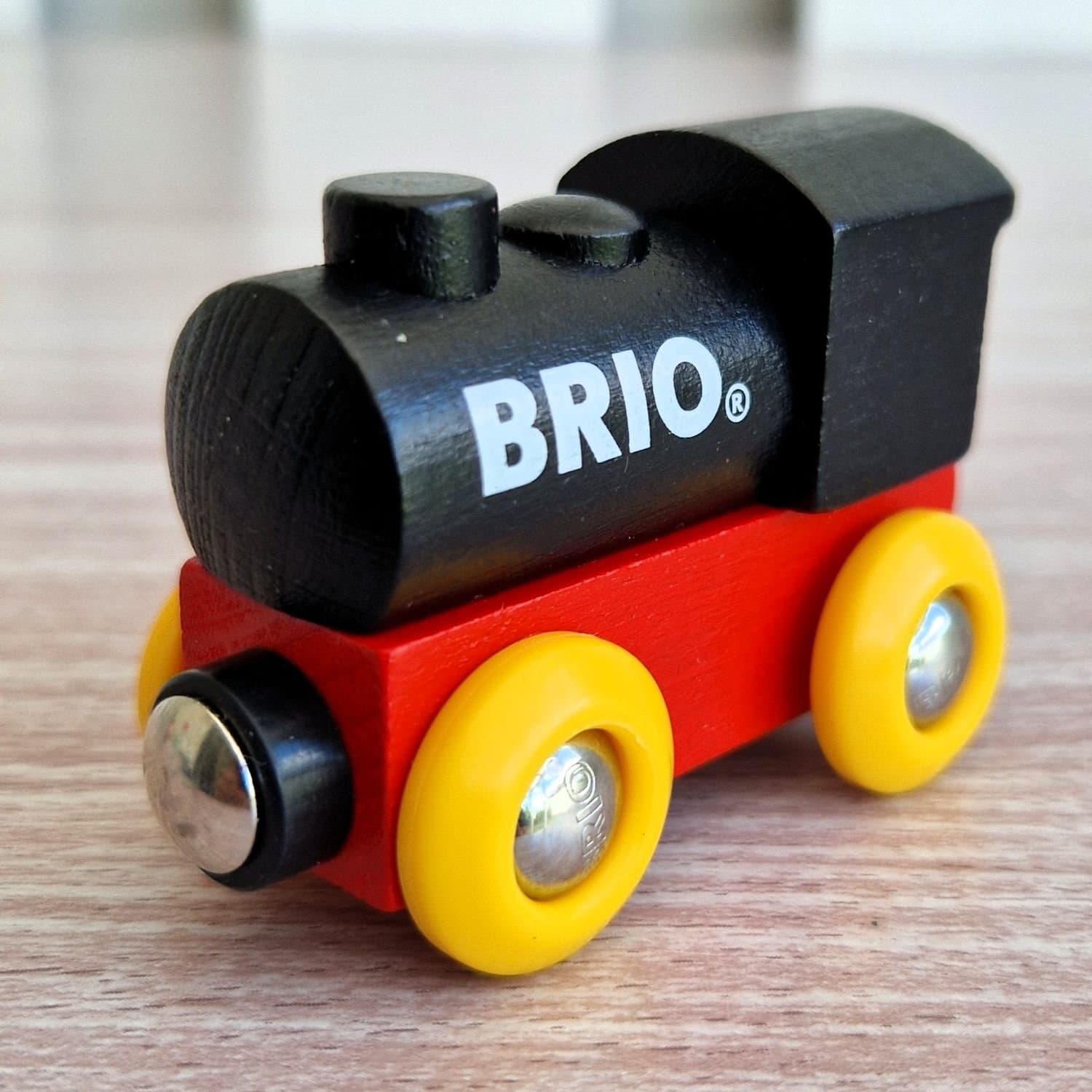 BRIO Wooden Train Engine 2P481 - Unused - 7 cm - Black Red Yellow