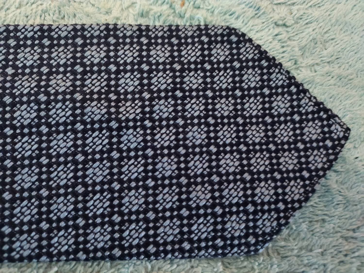 Slips 60-tal NK All Silk Marinblå Mönster i Ljusblått Längd 141,5 cm Bredd 7 cm