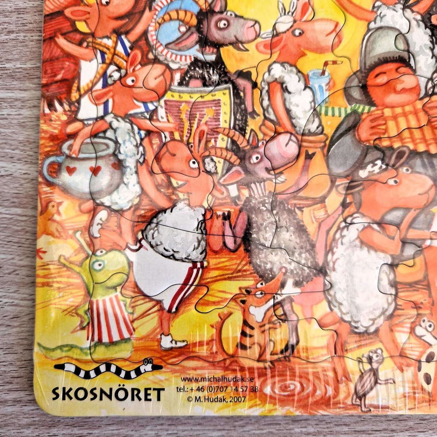 Larsen 78-pc Tray Puzzle – Michal Hudak “Christmas in the Barn” (2007) – Sealed