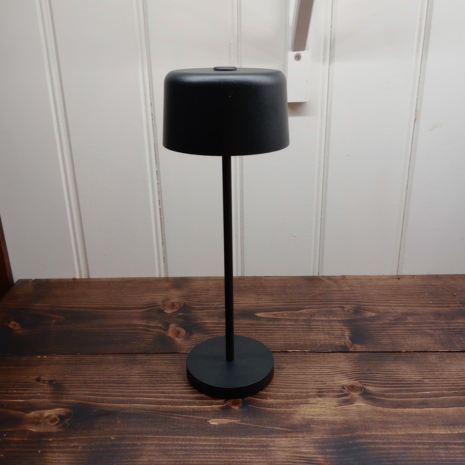 Laddbar bordslampa dimbar lampa