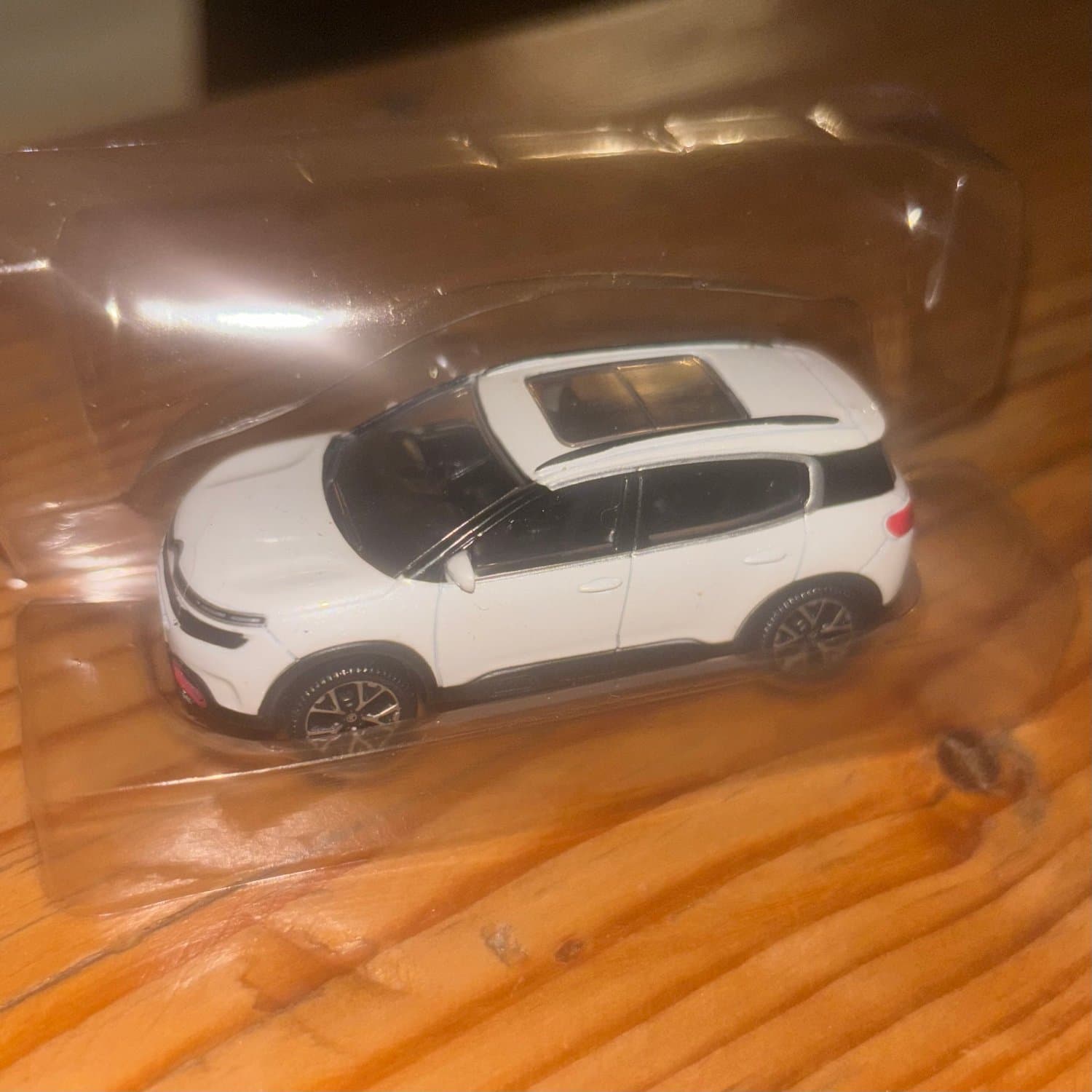 Citroën C5 Aircross, modell i skala 1:43