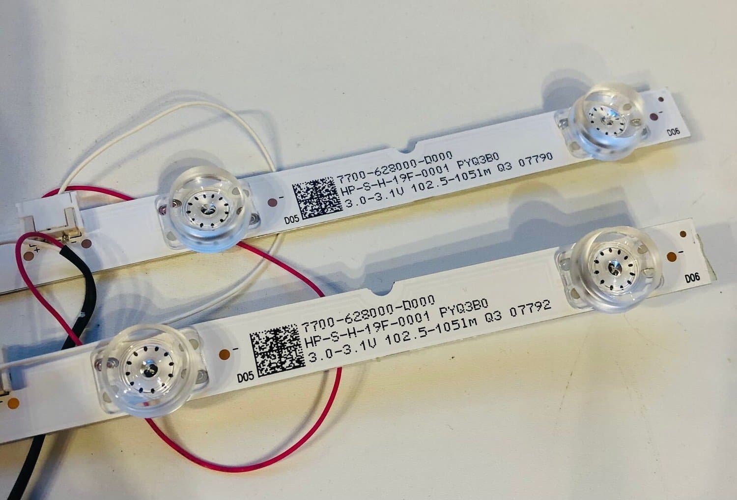 7700-628000-D000 HP-S-H-19F-0001 PYQ3B0 LED BAKGRUNDSBELYSNING LG 28TN515S