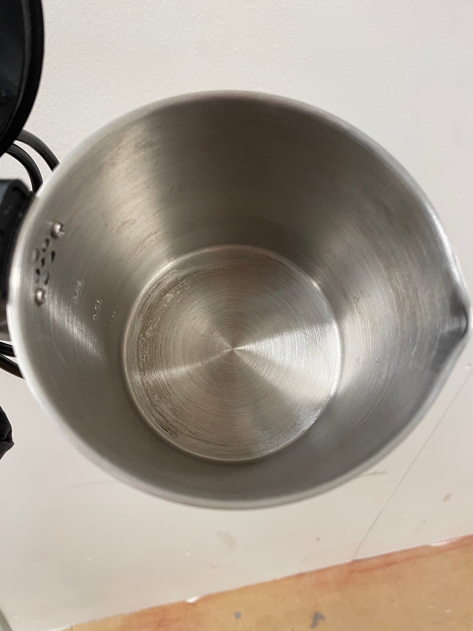 Minikokare eller kastrull för matlagning med justerbar temperatur