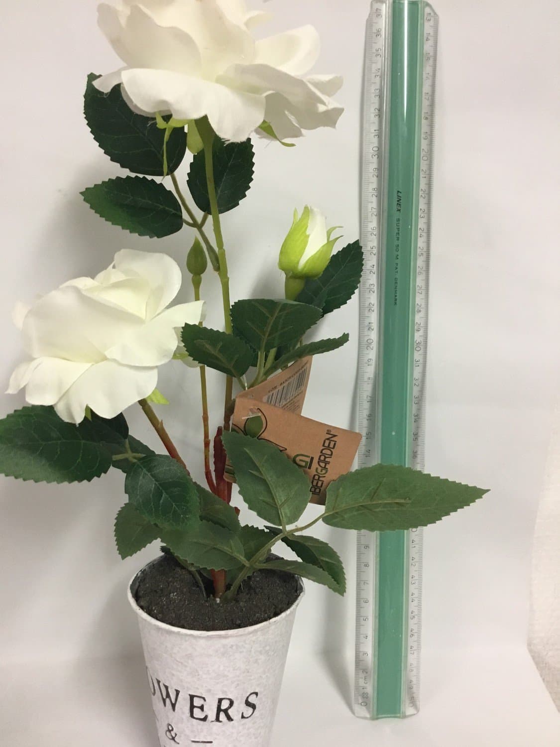 Konstgjord växt / Vita rosor i fin kruka