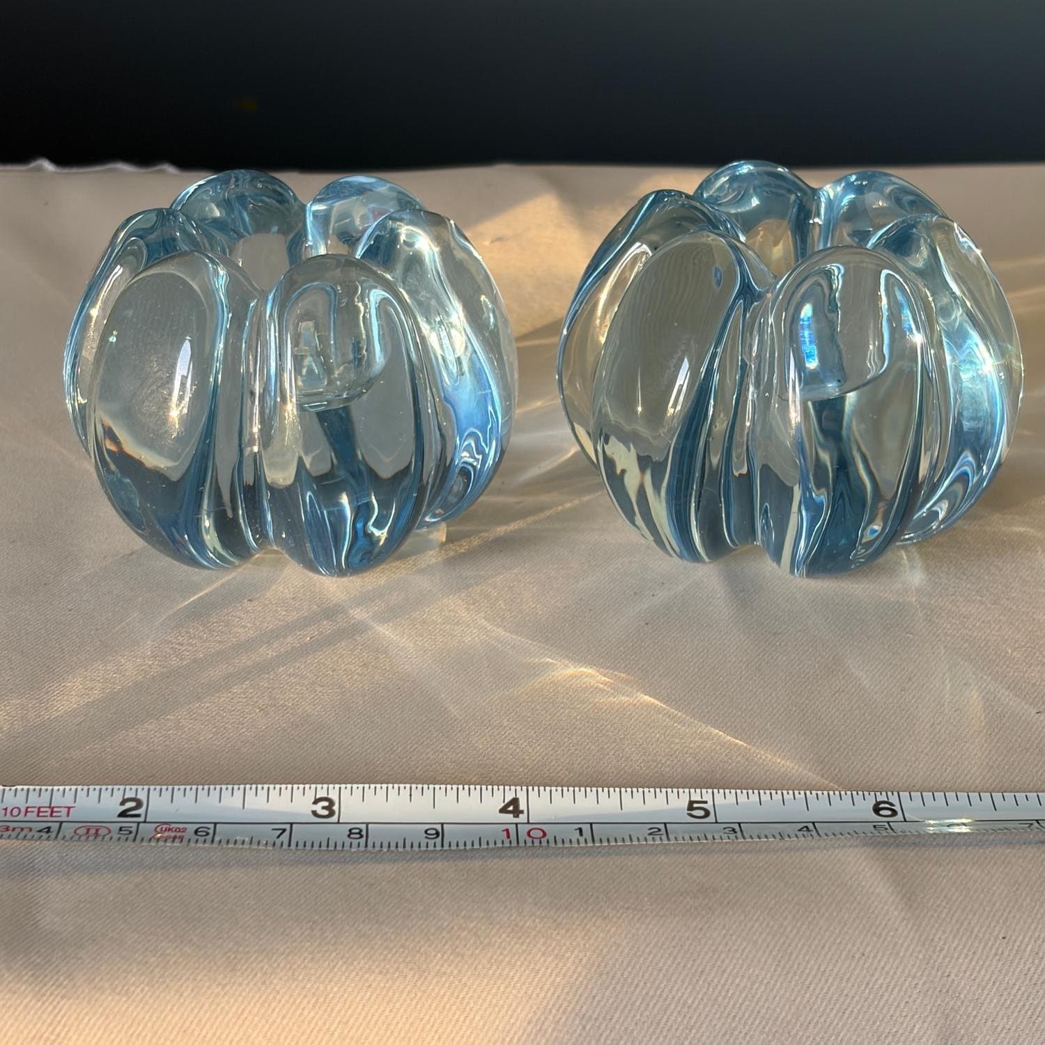 2 st isblå ljusstakar Kosta