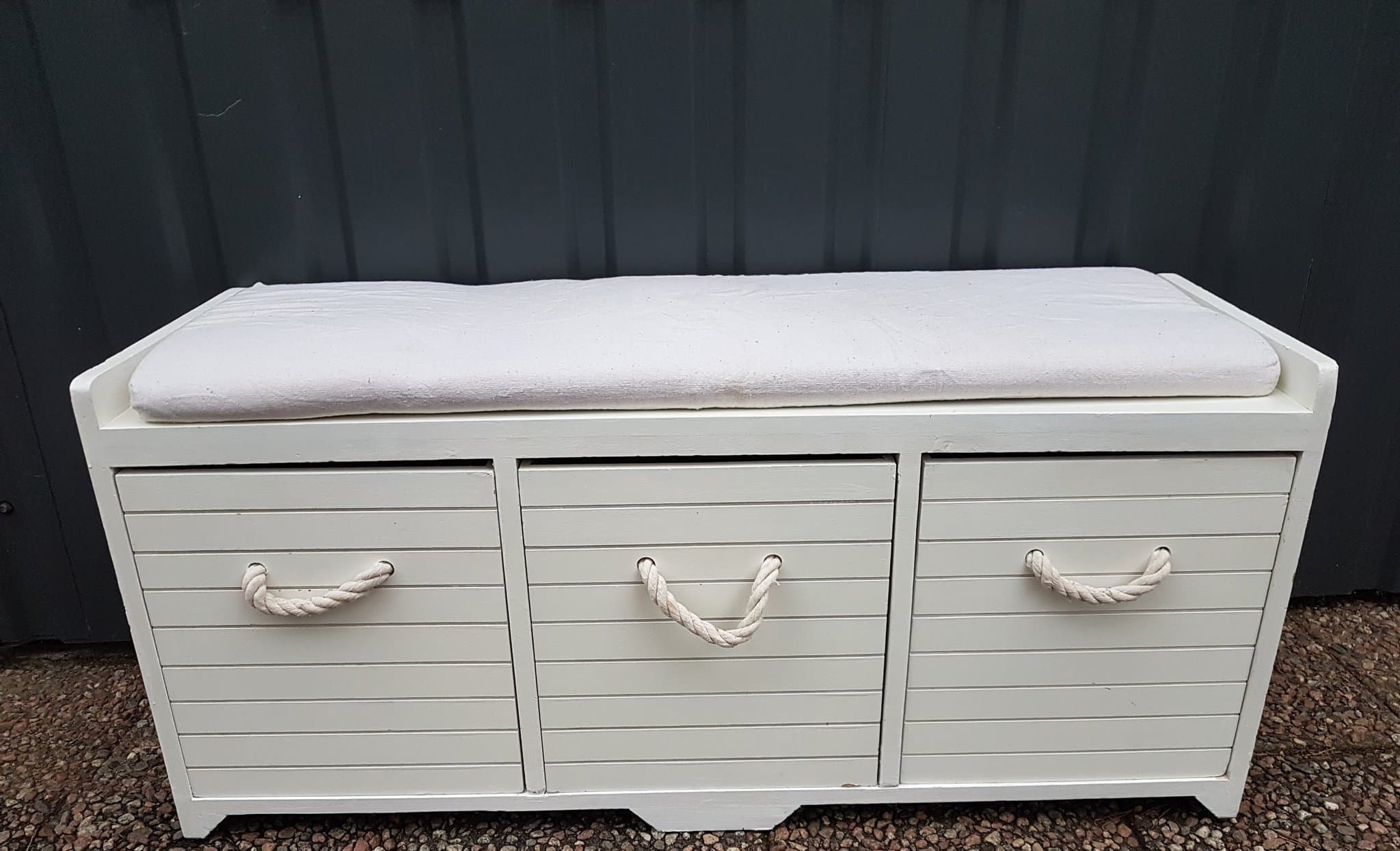 Vit Bänk med Förvaring