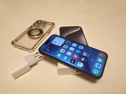 iPhone 15 Pro Max 256 GB och olåst