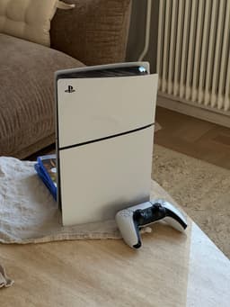 PlayStation 5 Slim Disc Edition + 5 spel + DualSense (i mycket fint skick)