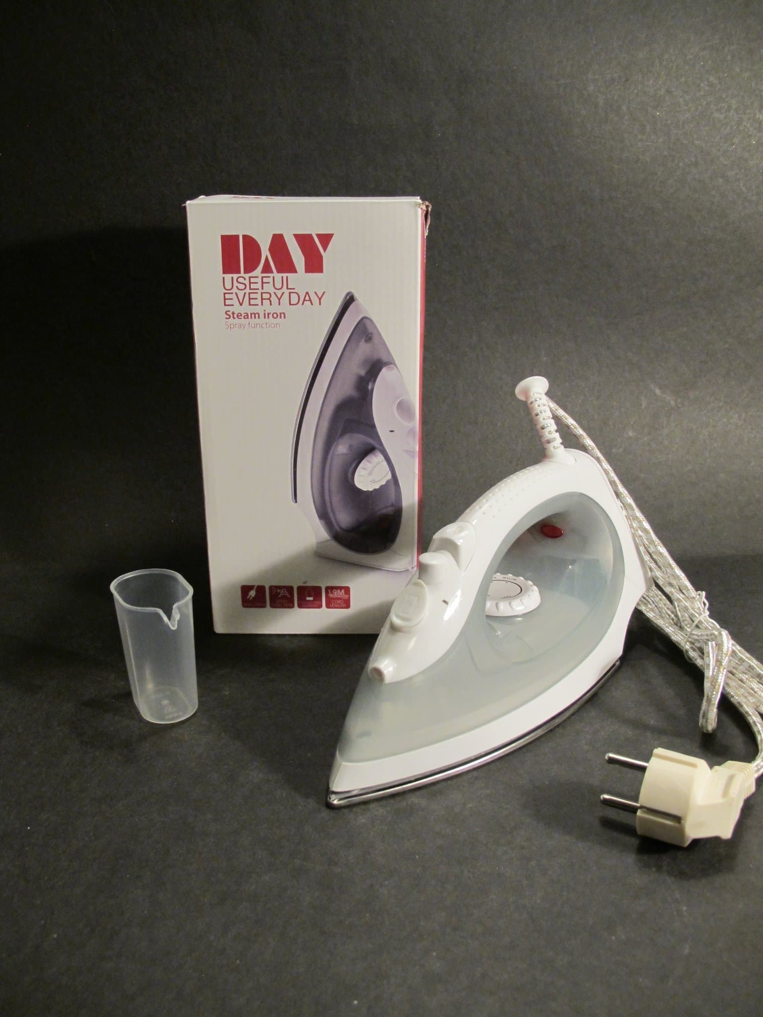 ÅNGSTRYKJÄRN. DAY.