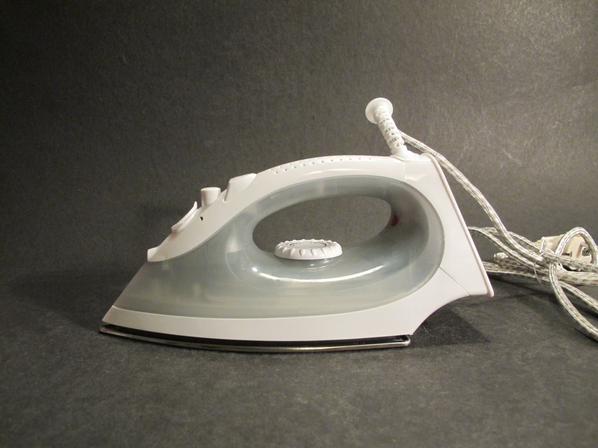 ÅNGSTRYKJÄRN. DAY.