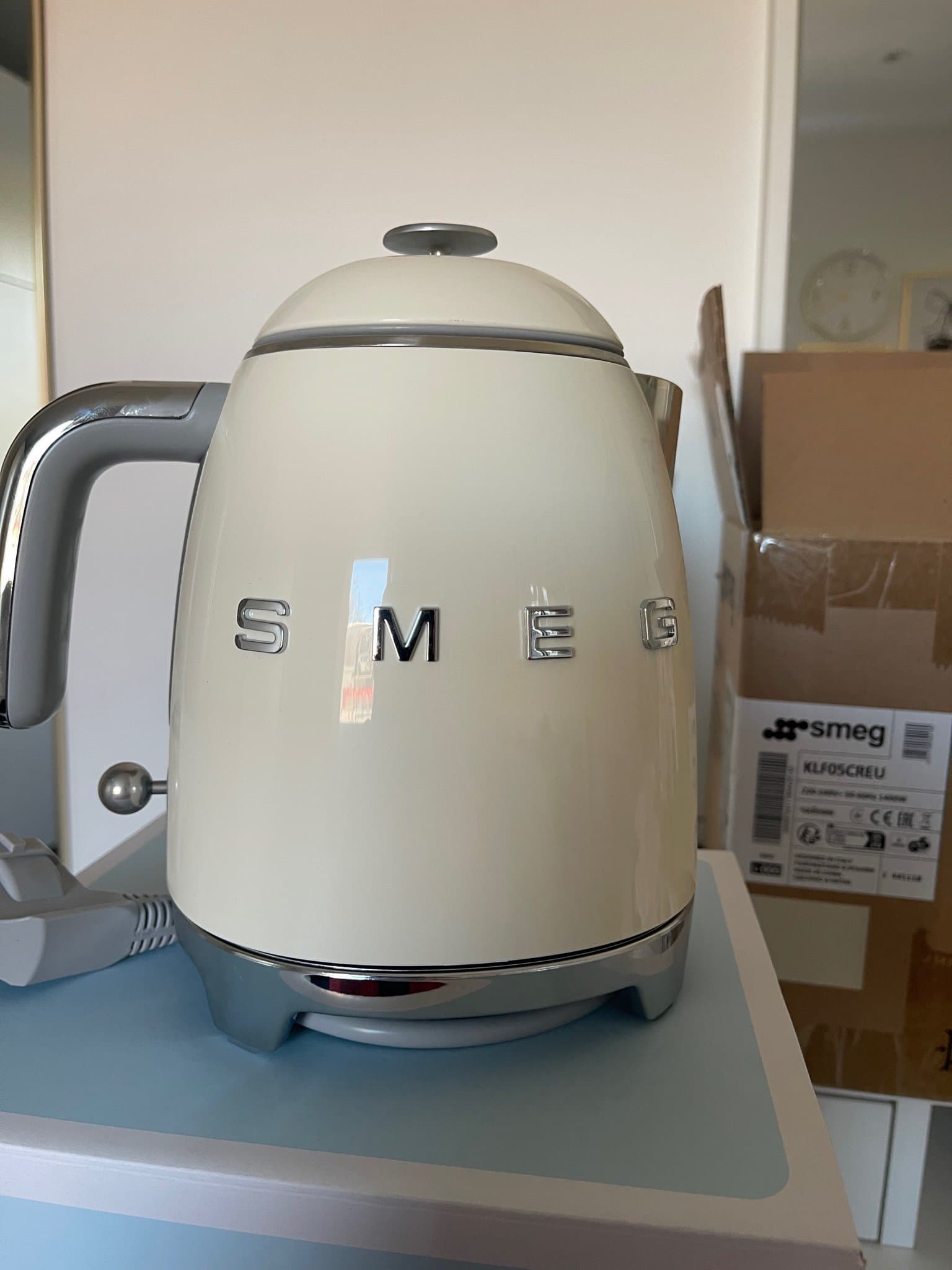 Smeg 0,8 L creme HELT NY